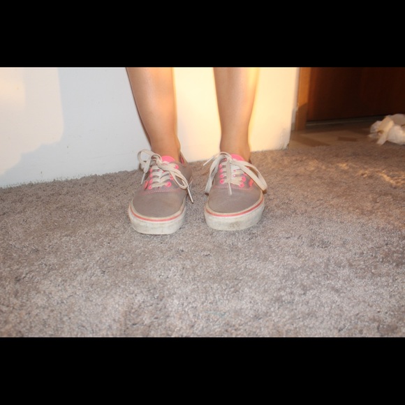 Vans - Picture 1 of 4